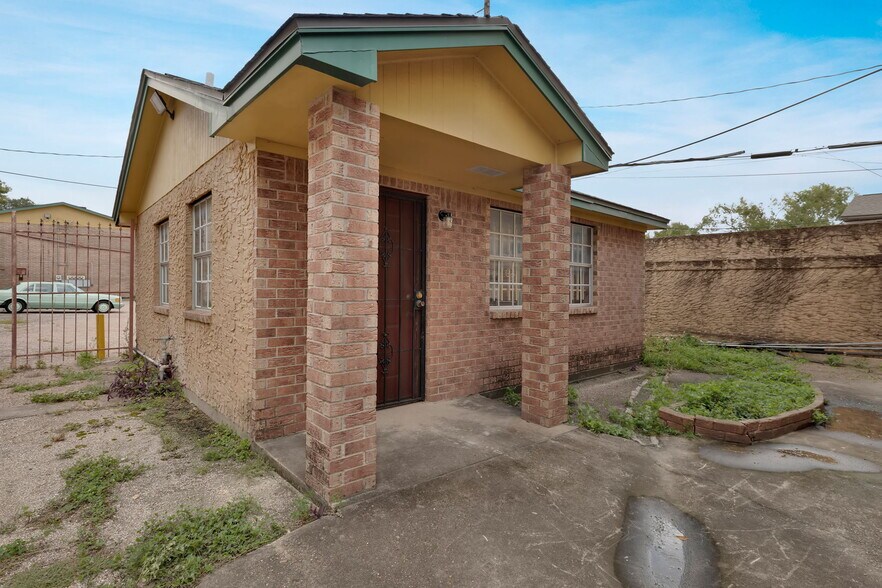 More Photos Of 3501 N Macgregor Way, Houston Apartments For Sale