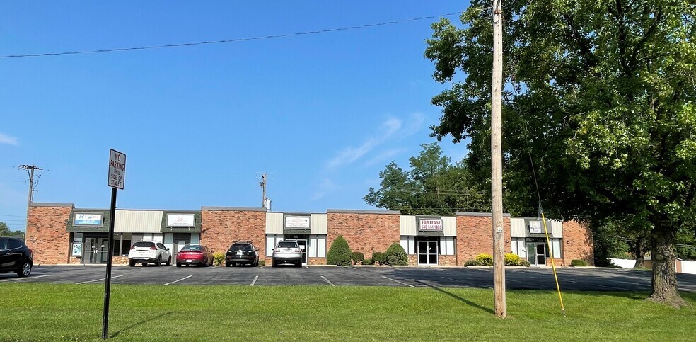 More Photos Of 611 Westridge Dr, O'Fallon Storefront Retail Office For Lease