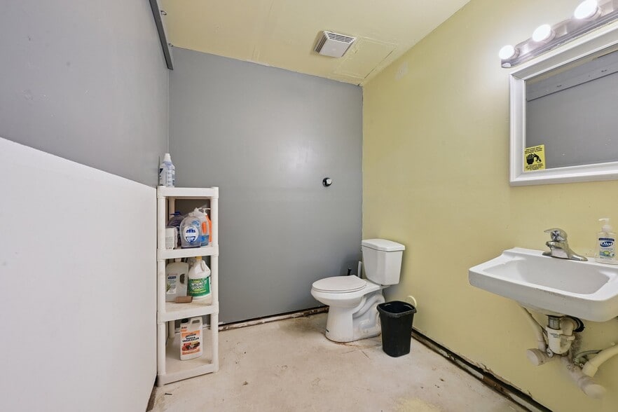 More Photos Of 3100 Blake St, Denver Storefront For Sale