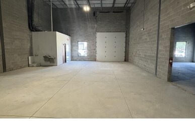 More Photos Of 33421-33425 Kelly Rd, Fraser Manufacturing For Sale