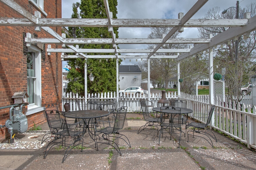 More Photos Of 80 4th St W, Rush City Hotel For Sale