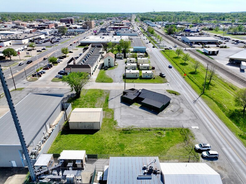 More Photos Of 500 N J. M. Davis Blvd, Claremore Restaurant For Sale