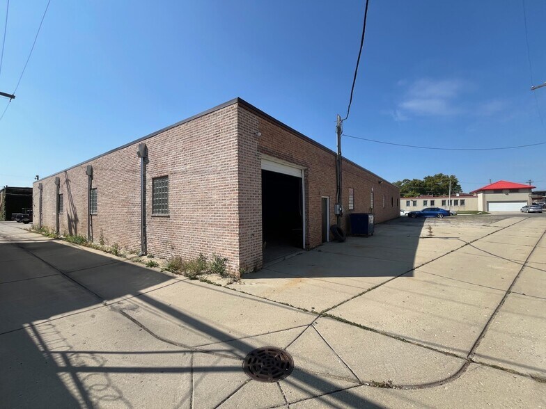 More Photos Of 123 N 10th Ave, Melrose Park Warehouse For Lease