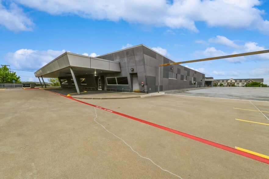 More Photos Of 6957 W Plano Pky, Plano Medical For Lease