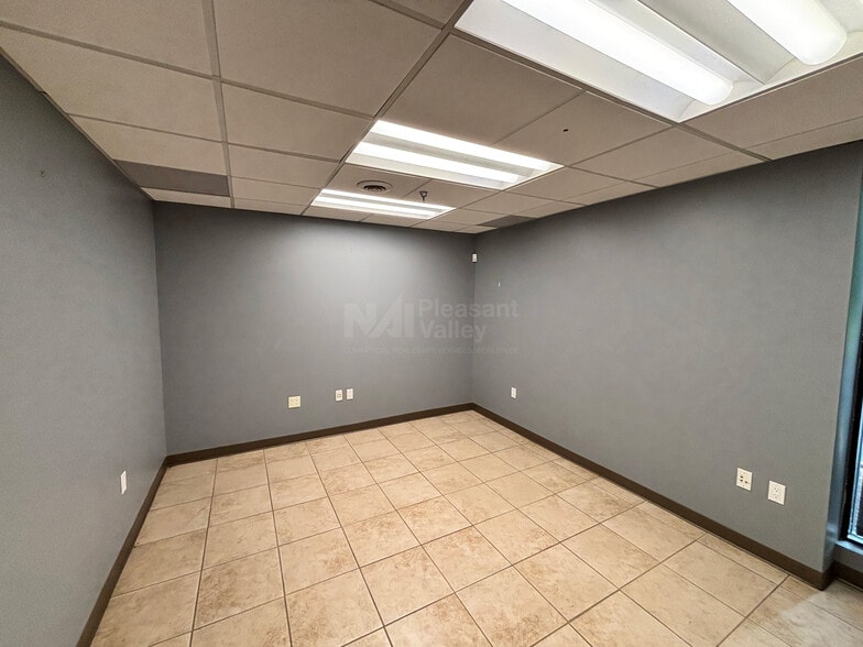 More Photos Of 9177 Dutton Dr, Twinsburg Light Distribution For Lease