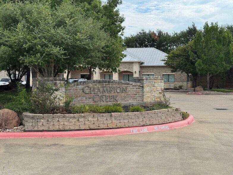 More Photos Of 2421 Earl Rudder Fwy S, College Station Office For Lease