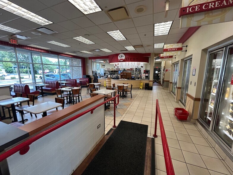 More Photos Of 515 Roosevelt Rd, Glen Ellyn General Retail For Sale