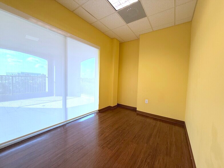 More Photos Of 1743 Park Center Dr, Orlando Medical For Lease