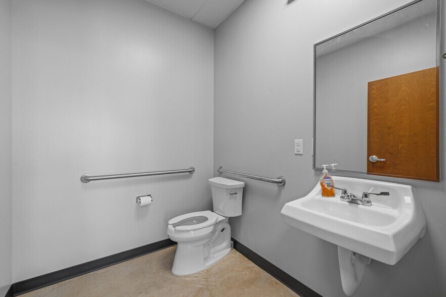 More Photos Of 2020 N Bell Blvd, Cedar Park Unknown For Lease