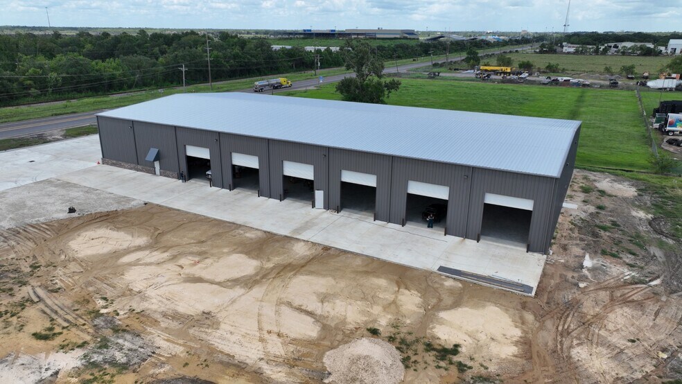 More Photos Of 7385 Fannett Rd, Beaumont Industrial For Lease