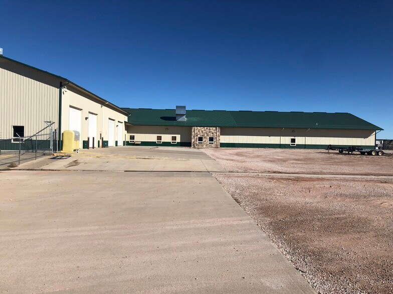 More Photos Of 1400 E Lincoln St, Gillette Warehouse For Lease