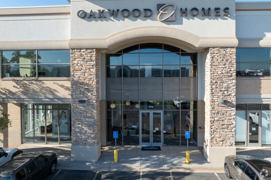 More Photos Of 156-206 E Winchester St, Murray Freestanding For Lease