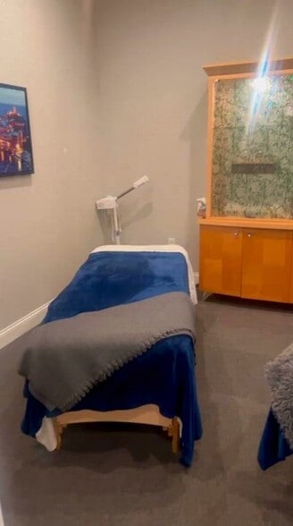 Primary Photo Of 3317 Lithia Pinecrest Rd, Valrico Unknown For Lease