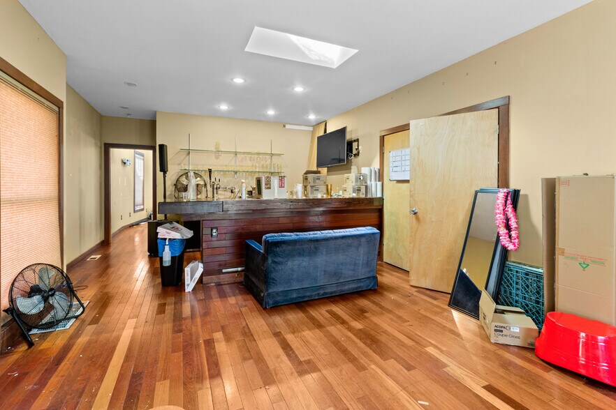 More Photos Of 2703 NE Alberta St, Portland Restaurant For Sale