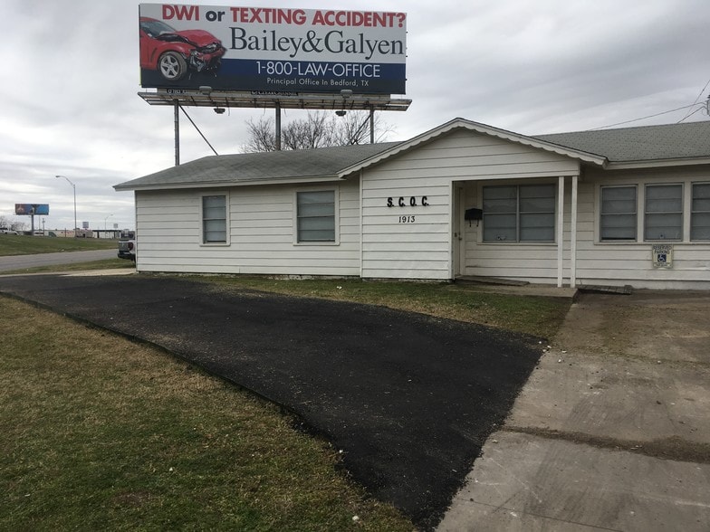 Primary Photo Of 1913 Hemlock Dr, Haltom City Office For Sale