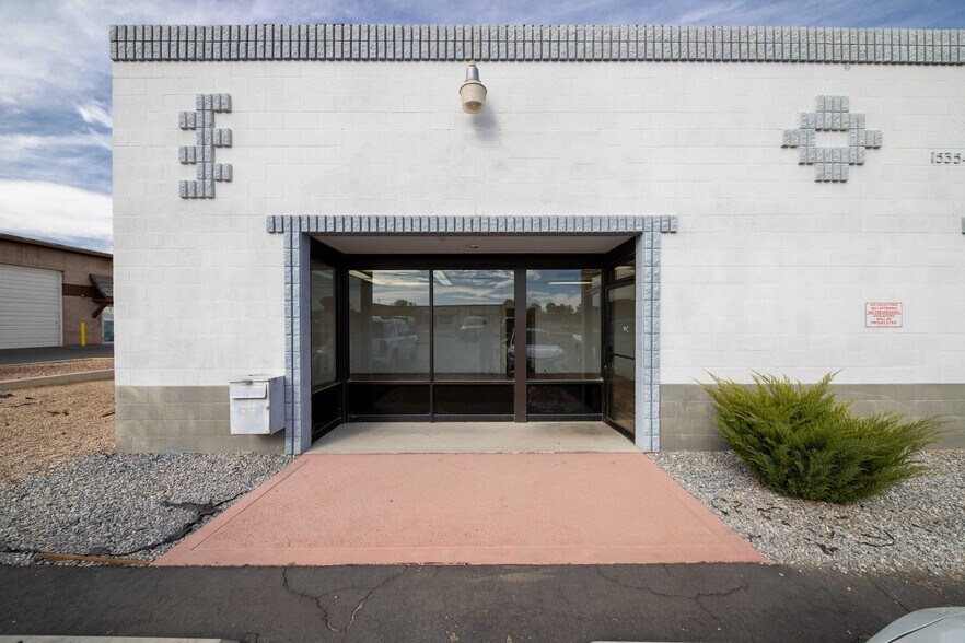 Primary Photo Of 15354 Bonanza Rd, Victorville Storefront Retail Office For Lease