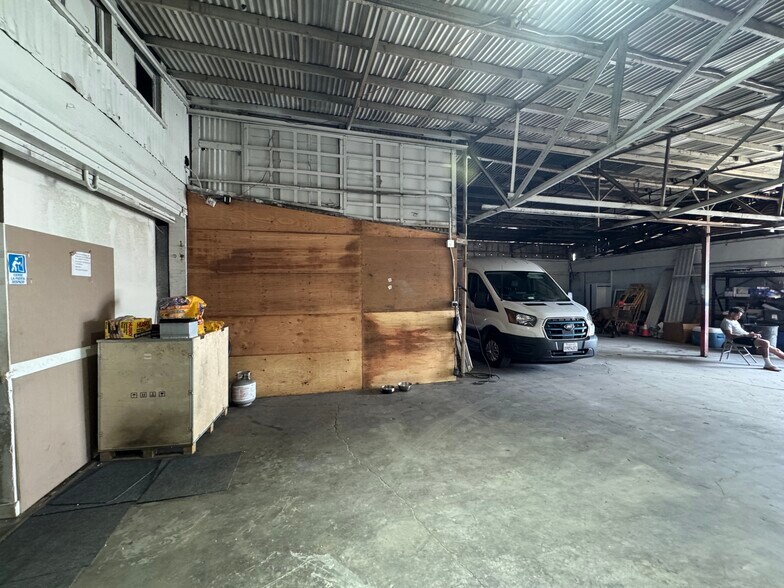 More Photos Of 263 S E St, San Bernardino Showroom For Lease