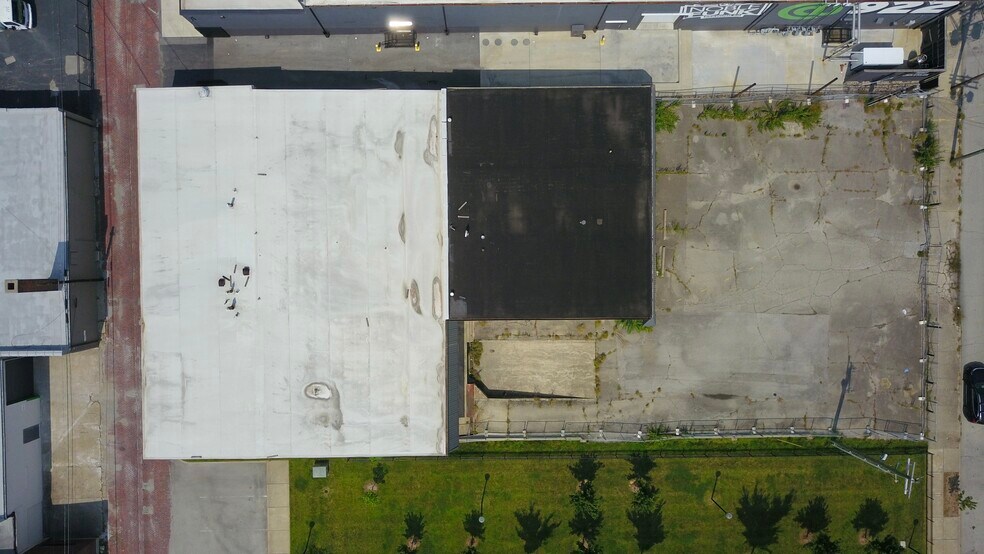 More Photos Of 942 S 2nd St, Louisville Light Distribution For Sale