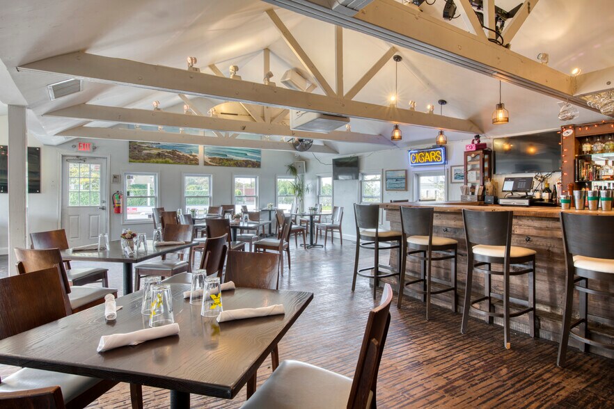 More Photos Of 63 S Euclid Ave, Montauk Restaurant For Sale