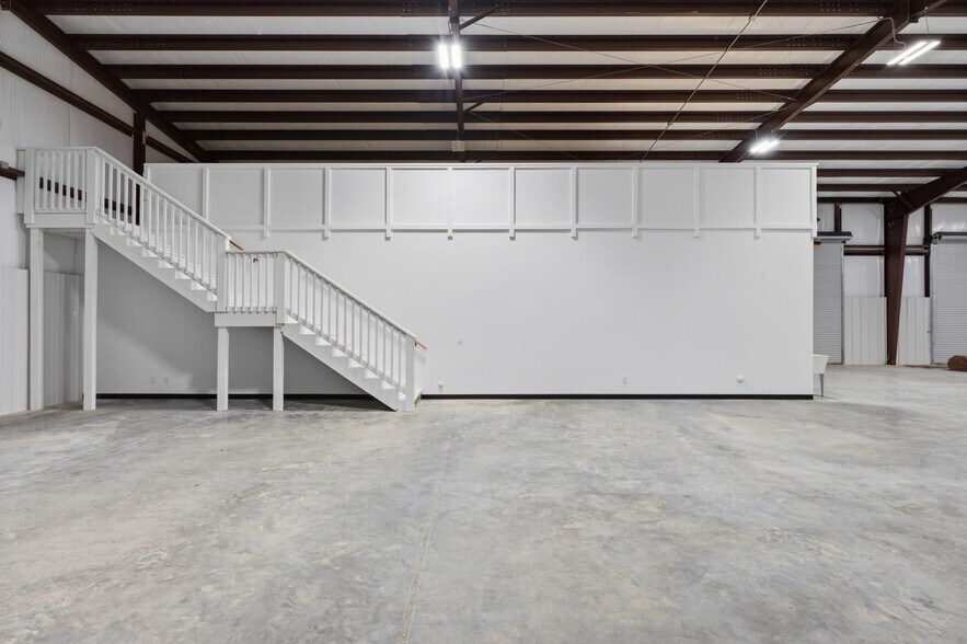 More Photos Of 300 Midridge Ln, Pelham Warehouse For Lease