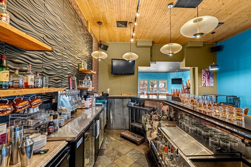 More Photos Of 701 E 2nd Ave, Durango Showroom For Lease