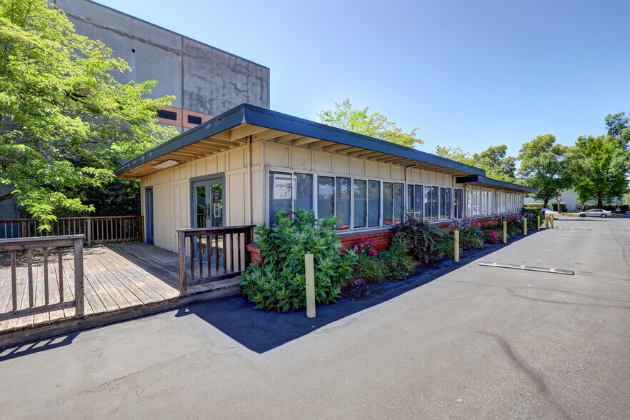 More Photos Of 210 Classic Ct, Rohnert Park Warehouse For Lease