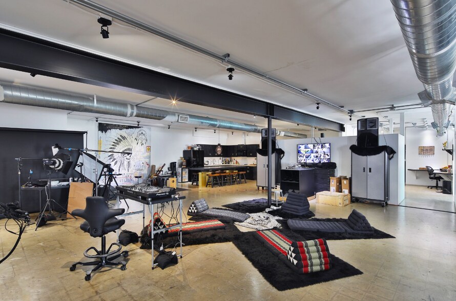 More Photos Of 2217-2219 Main St, Santa Monica Loft Creative Space For Lease