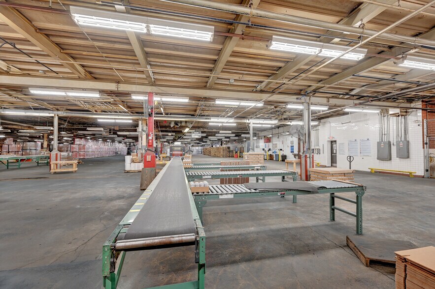 More Photos Of 315 Cassell St, Winston-Salem Distribution For Lease