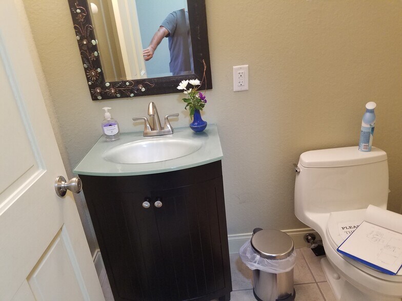 More Photos Of 833-839 SE 8th Ave, Deerfield Beach Unknown For Lease