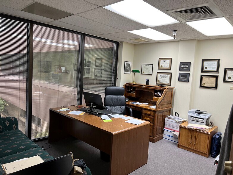 More Photos Of 674 County Square Dr, Ventura Office For Sale