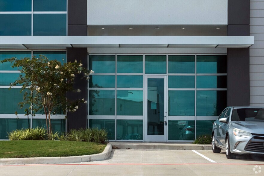 More Photos Of 9329 Highway 6 N, Houston Warehouse For Lease