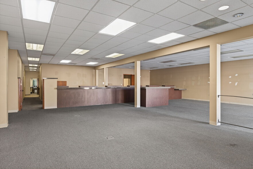 More Photos Of 948 E Main St, Santa Paula Bank For Sale