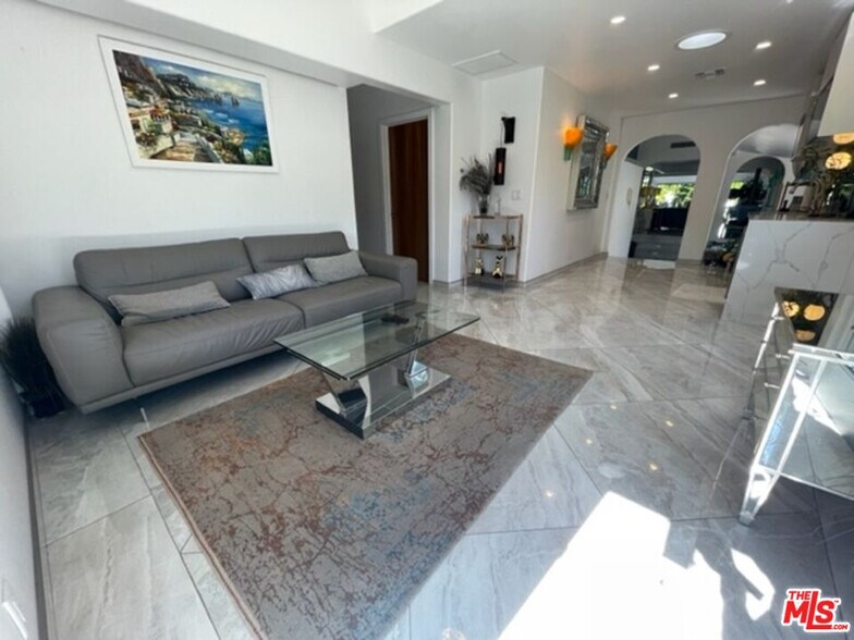 More Photos Of 425 Sunridge St, Playa Del Rey Multifamily For Sale
