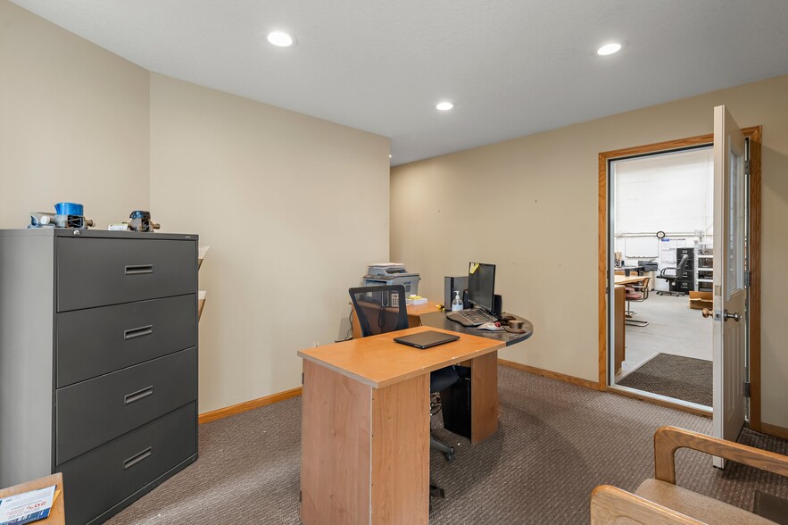 More Photos Of 700-710 Hamel Rd, Hamel Warehouse For Sale