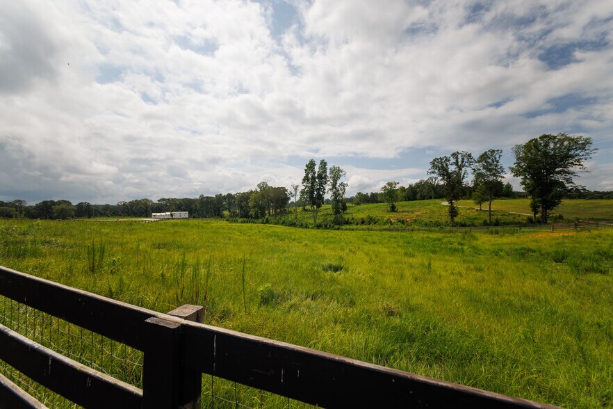 More Photos Of 2199 Roosterville Rd, Roopville Horse Stables For Sale