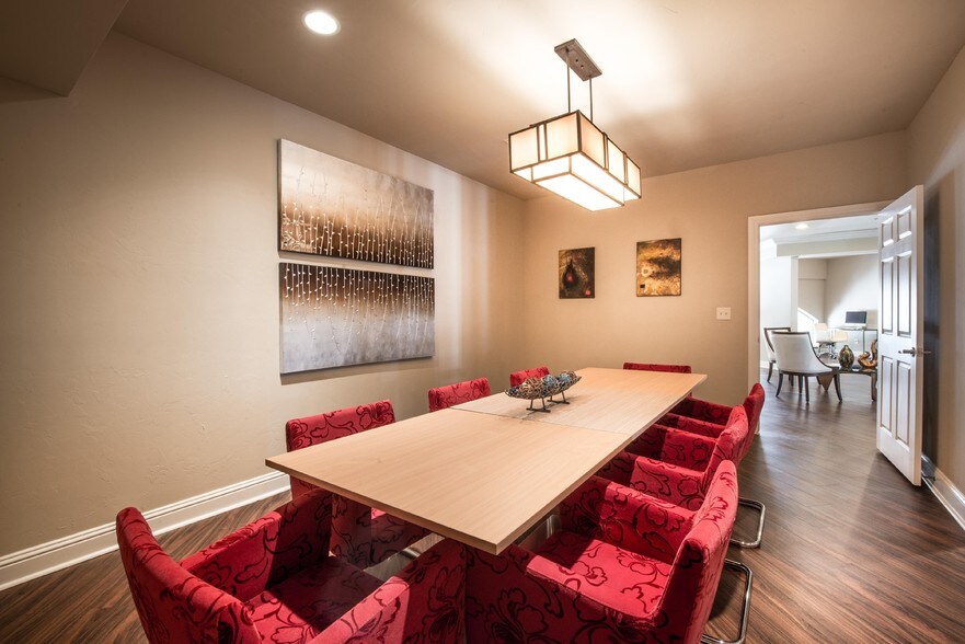 More Photos Of 301-409 N Walker Ave, Oklahoma City Apartments For Lease