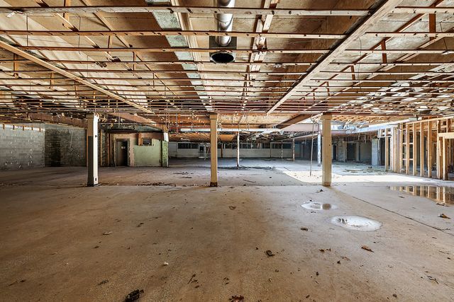 More Photos Of 3402 Richfield Rd, Flint Freestanding For Lease