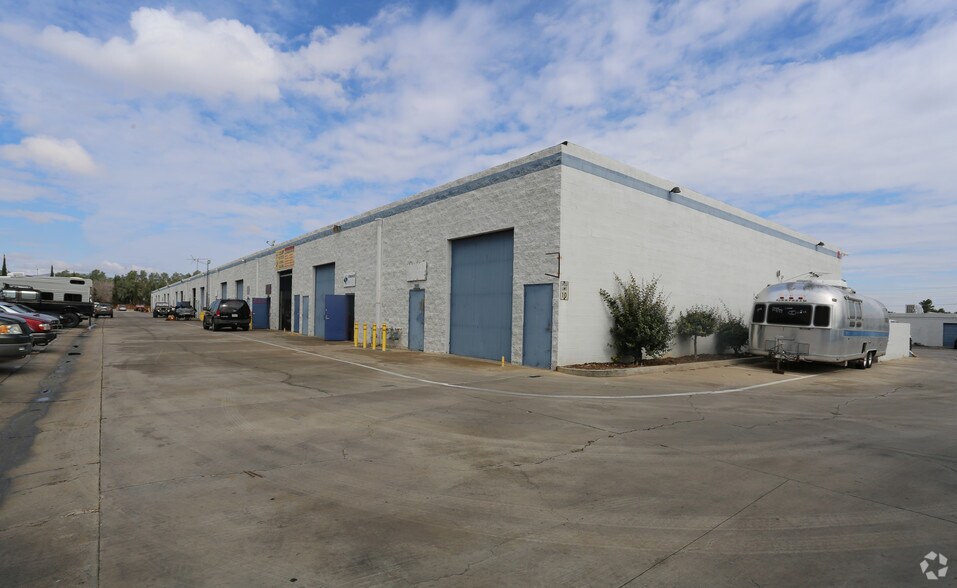 More Photos Of 37925 6th St E, Palmdale Warehouse For Lease