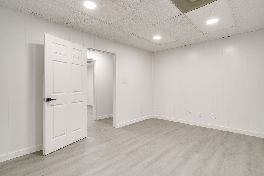 More Photos Of 1600 FM 3433, Newark Warehouse For Sale