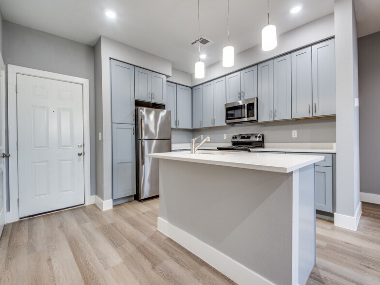 More Photos Of 1100 Us-90 Hwy W, Sealy Apartments For Sale