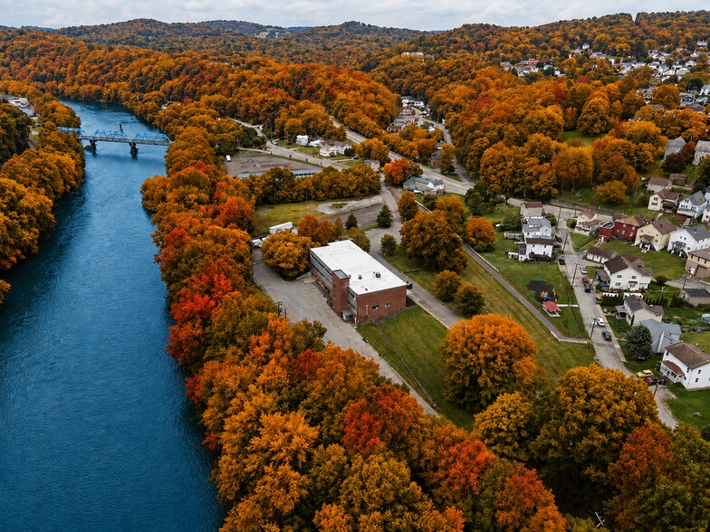 More Photos Of 1 Kiski Ave, Leechburg Office For Sale
