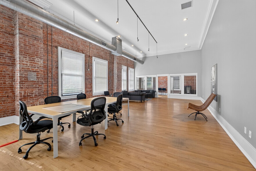 More Photos Of 387-399 N Euclid Ave, Saint Louis Office For Lease