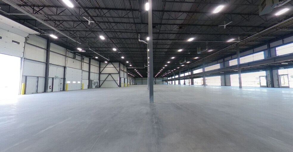 More Photos Of 8489 40 St SE, Calgary Flex For Lease