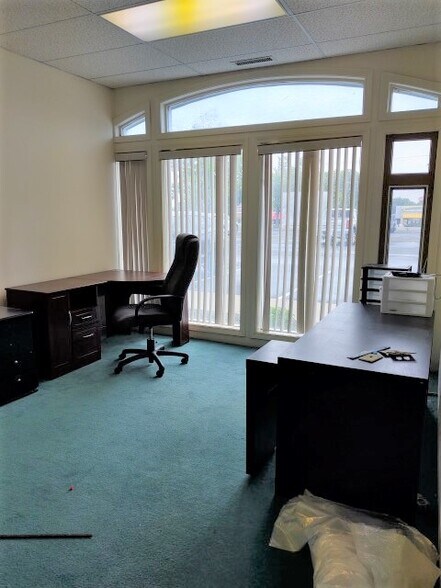 More Photos Of 50 Nashua Rd, Londonderry Office For Sale
