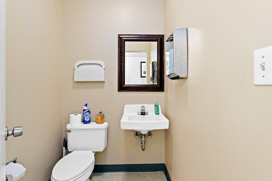 More Photos Of 3231 Waring Ct, Oceanside Medical For Lease