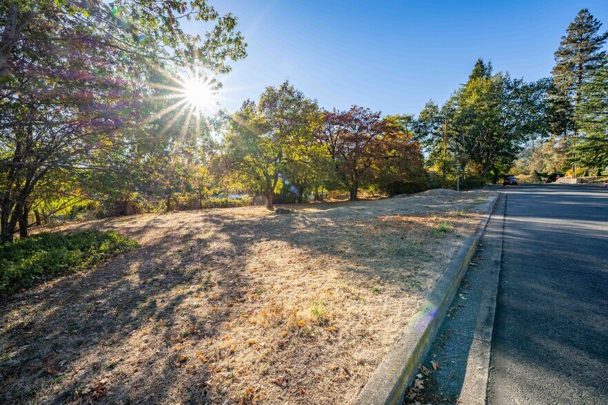 More Photos Of 700 NW Dimmick St, Grants Pass Specialty For Sale