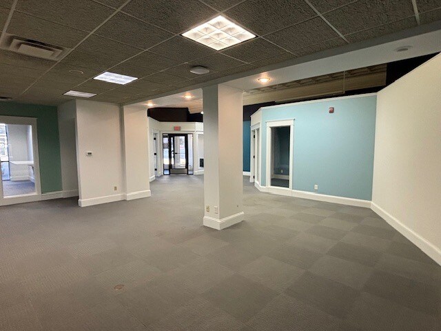 More Photos Of 201 N Clinton Ave, Saint Johns Storefront For Lease