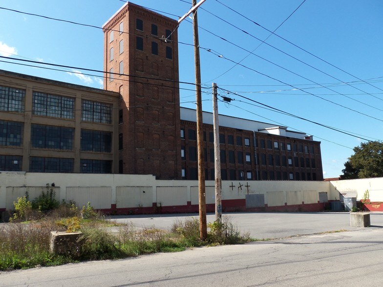 More Photos Of 10 Park St, Amsterdam Distribution For Lease