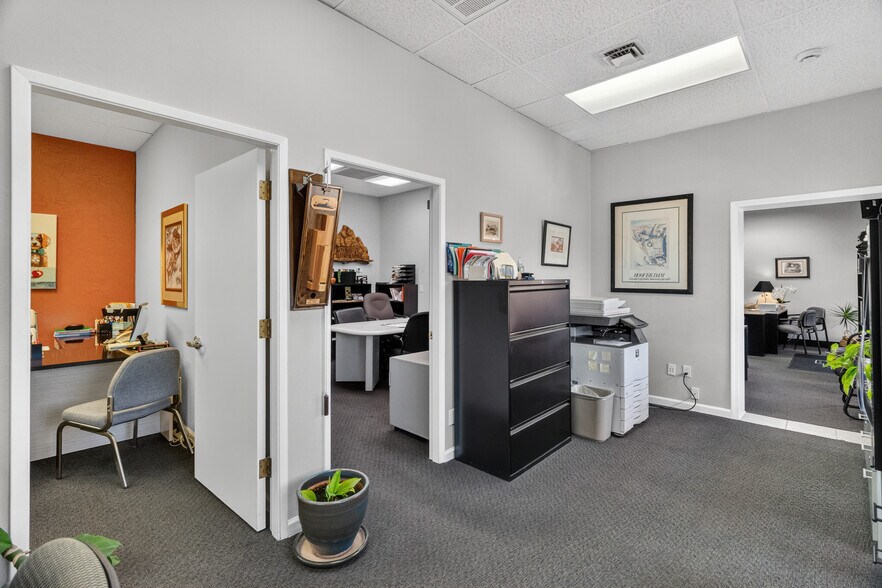 More Photos Of 400 Nevada Way, Boulder City General Retail For Sale