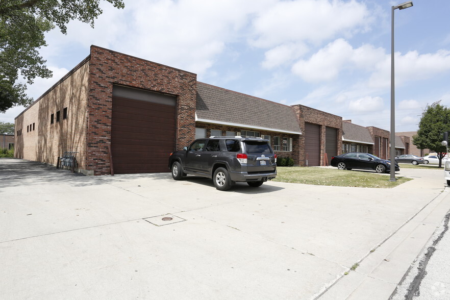 Primary Photo Of 350-360 Lively Blvd, Elk Grove Village Warehouse For Lease